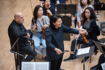 Rira Kim conducting