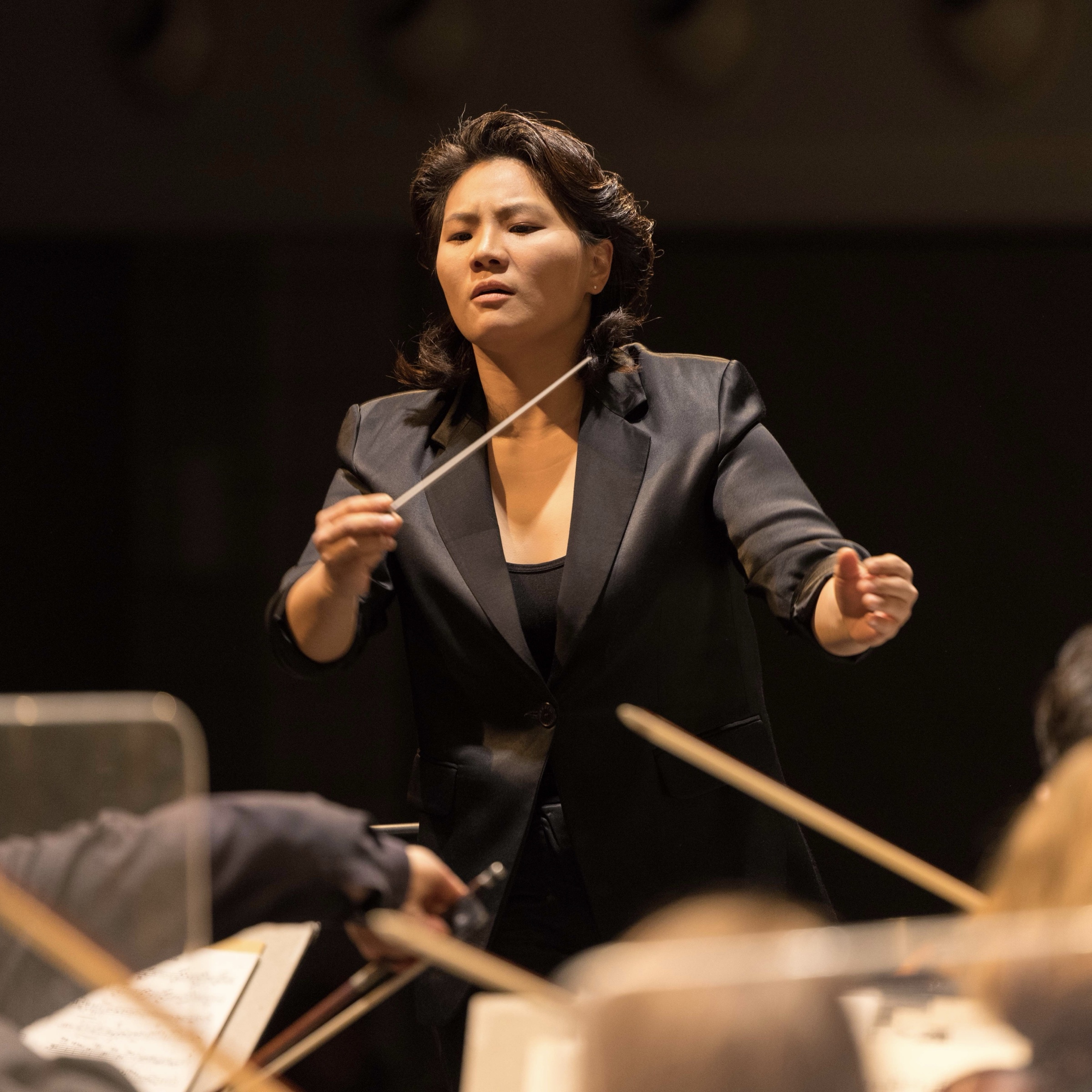 Rira Kim conducting